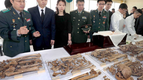 [사진] 6·25 때 숨진 중국군 유해 입관식