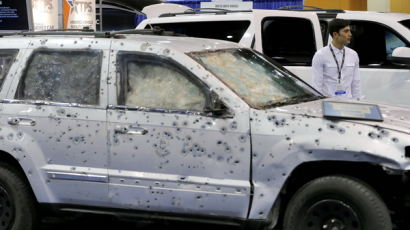 [사진] ‘총알 1800발 맞았는데 멀쩡… 장갑 SUV’