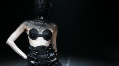 [사진] ‘어둠속에서도 돋보여…’ 도쿄 패션위크