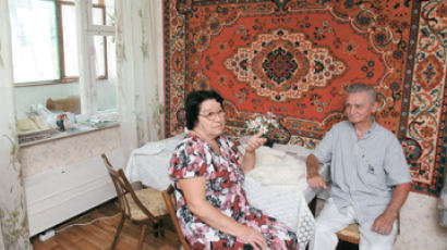 [Russia 포커스] 흐루쇼프 시절 아파트, 춥고 시끄러워 벽에 카펫 걸었죠