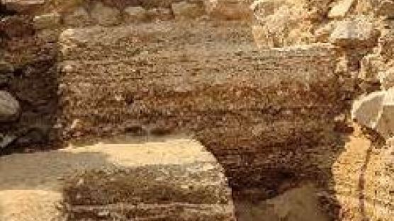 떡시루처럼 쌓은 백제시대 성벽, 공주 공산성서 확인