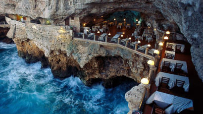 바다 절벽 레스토랑 "아찔한 기분으로 식사? 파도에 휩쓸린 고객은 없겠지"