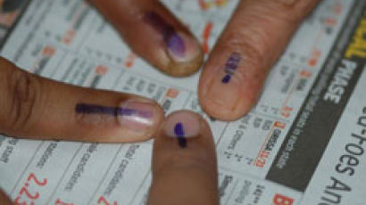 인도 총선 '셀핑크' 붐 … 젊은층 투표율 껑충