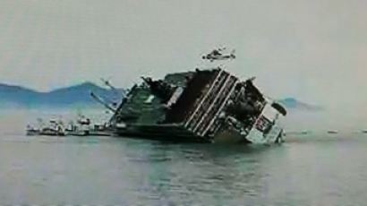 진도 여객선 침몰, 20대 승객 2명 사망, 107명 구조 여부 확인 안돼