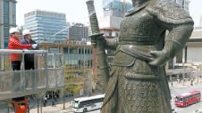 서울 세종로 이순신 장군 동상 친수식 17일에 한다