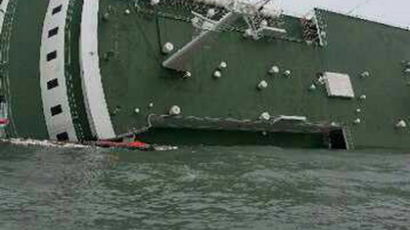 [사진] 침몰 여객선 세월호, 탑승객이 구조된 직후 촬영한 사진