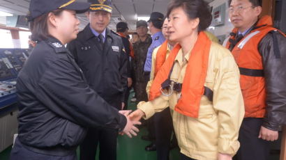[사진] 진도 여객선 침몰 사고 현장 방문한 박 대통령