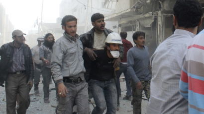 [사진] 시리아 대통령 친위 부대가 투하한 폭탄에…