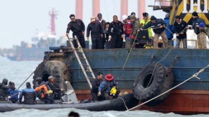 [사진] 세월호 침몰사고 현장에 무인 잠수정 ROV 투입