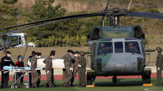 [사진] 세월호 침몰사고 희생자 시신 헬기로 이송