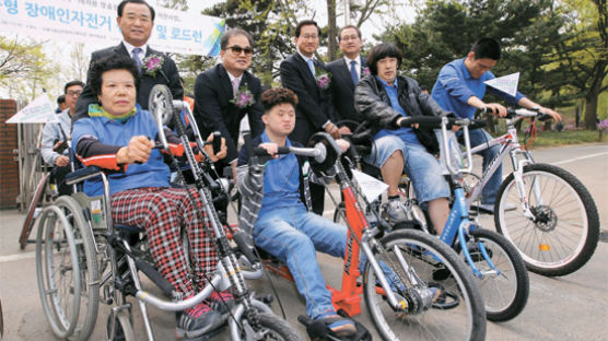 현대·기아차, 손으로 페달 돌리며 씽씽…장애인 맞춤형 자전거 보급