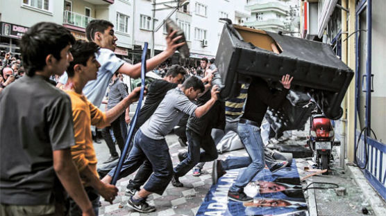에르도안에 "살인자" … 터키 민심 폭발 