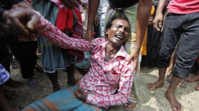 [사진] 방글라데시 여객선 침몰 … 하루 지났지만