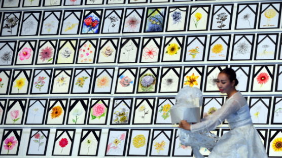 [사진] 5.18민중항쟁 34주년 민주대성회에 등장한 꽃영정