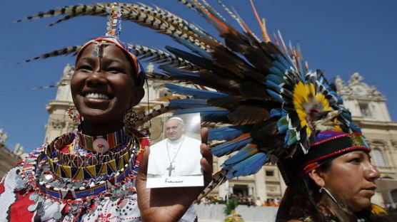 [사진] 바티칸에 등장한 인디언들