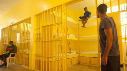 [사진] 감옥 개조하며 시간 보내는 수감자들
