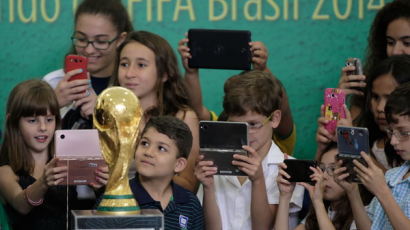 [사진] 2014 브라질 월드컵 우승 트로피 공식 공개