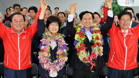 [사진] 울산시장 당선된 김기현 새누리당 후보