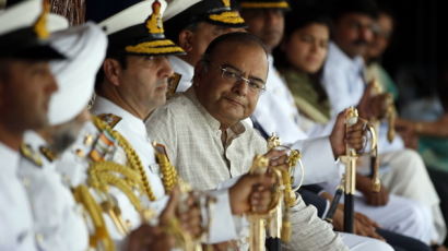 [사진] 인도 해경정 진수식 참석한 자이틀레이 재무 겸 국방장관