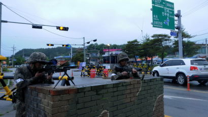 군, 고성 명파리서 임 병장과 교전…'탈영범 총격에 대응 사격'