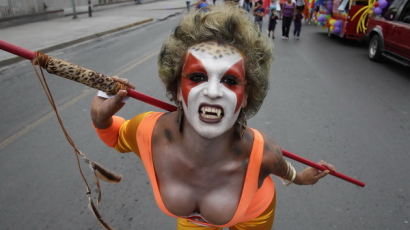 [사진] '몸매자랑(?)' 멕시코 동성애 지지 행진