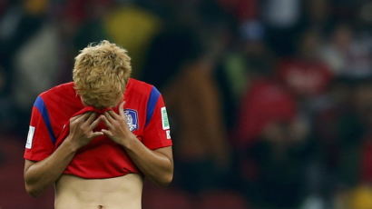 [사진] 월드컵 알제리전 4:2 패한 후 눈물 흘리는 손흥민