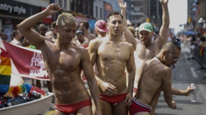 [사진] '떳떳하게 사랑하자!' 월드프라이드 동성애 지지 행진