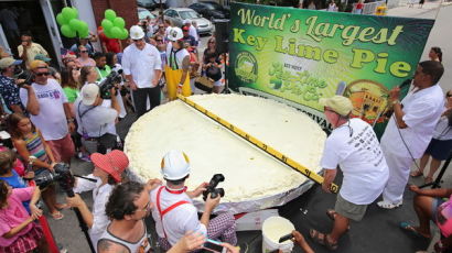 [사진] 세계에서 가장 큰 ‘키 라임 파이’