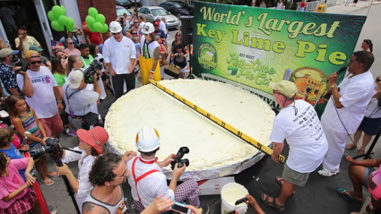 [사진] 세계에서 가장 큰 ‘키 라임 파이’