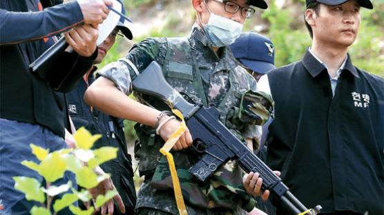 [사진] 임 병장, 총기 난사 재연