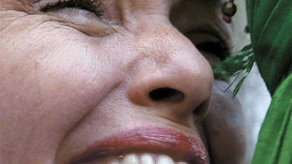[사진] 울고 있는 브라질, 떨고 있는 수니가