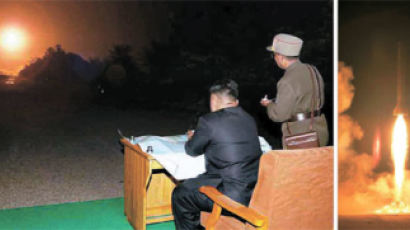 [사진] 김정은 미사일 발사훈련 직접 지휘