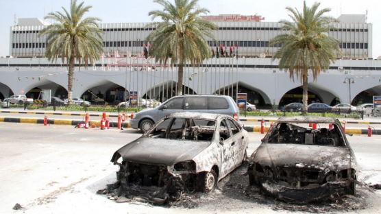 리비아 트리폴리 공항, 이슬람 민병대 로켓포에 피격 