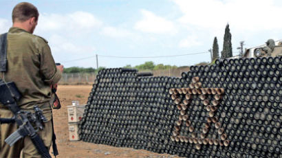 [사진] 박격포탄 상자로 만든 '다윗의 별'