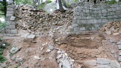 북한산성에 숨겨진 고려시대 성벽 발견