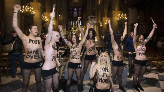 [사진으로 궁금증 해결] 페멘(Femen), 그들은 왜 가슴을 드러내는가?