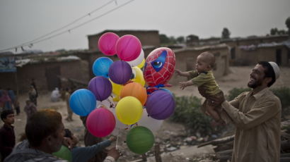 [사진] 파키스탄 외곽에서 난민들은