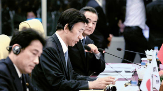 "한국외교 위기는 일본에서 온다"