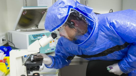 [사진] 에볼라 바이러스까지 다루는 독일 격리병동에선
