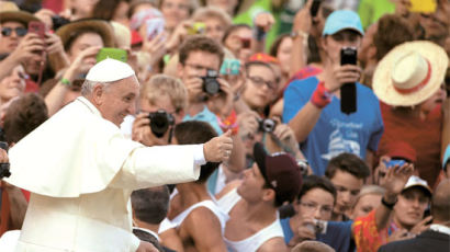 교황 "정치인들, 겉만 반질반질 속은 썩고 있는 시체"