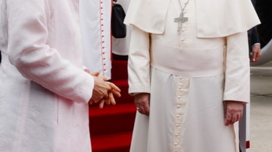프란치스코 교황 한국도착,"세월호,마음속 슬픔 간직하고있다"
