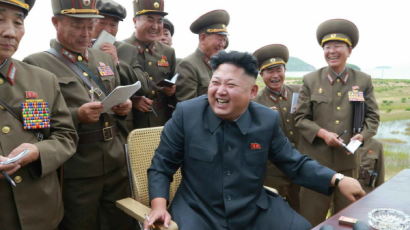 [사진] 北 김정은이 발사체 직접 지도 … 교황 방한일에