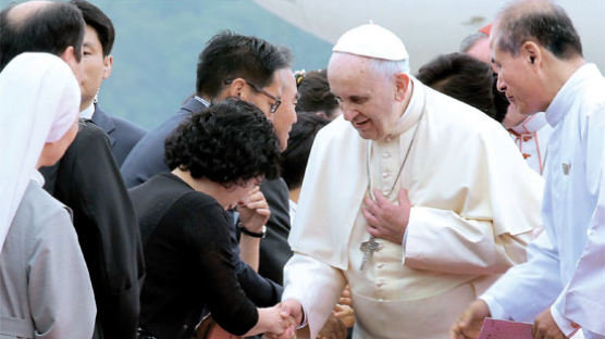 세월호 유족 만난 교황 "희생자 아픔 마음속 깊이 간직"