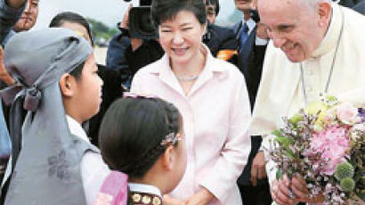 화동 최우진·승원 남매 "교황님 사랑합니다"