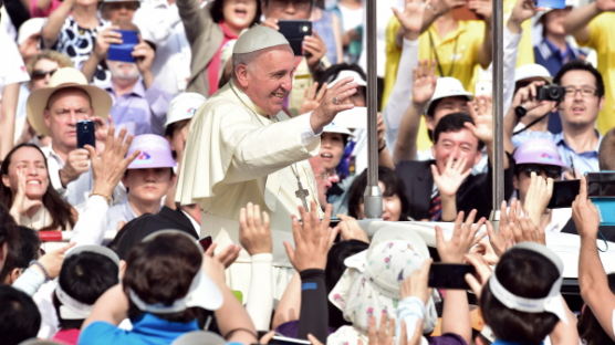 교황 "가난한 사람들의 울부짖음이 좀처럼 주목받지 못하는 사회에 사는 우리…"
