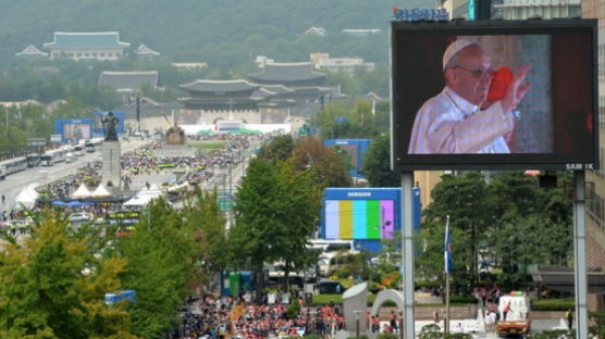 [사진] 프란치스코 교황 시복식 준비로 분주한 광화문 일대