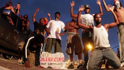 [사진] 美 경찰 흑인 청년 총격 … 사그라들지 않는 분노