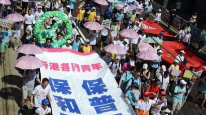 홍콩 각계 인사 19만명 ‘보통선거 퍼레이드’ 참가