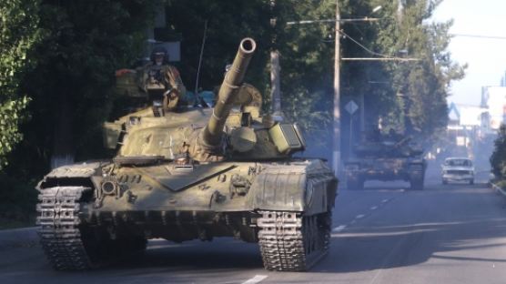 우크라이나 독립기념일, 정부군-반군 각자 기념식 진행…갈등 심화