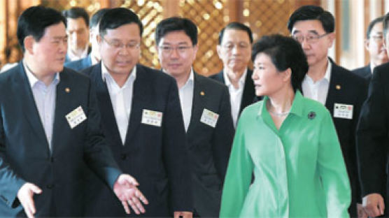 [사진] 박 대통령 "노사도 이젠 타협을"